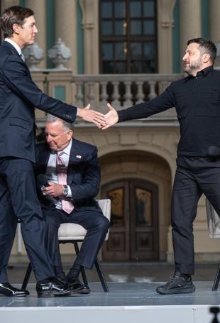 US envoys leave Kiev without breakthrough in war talks