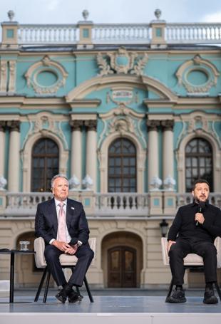 Russia, Ukraine open to renewed three-way peace talks
