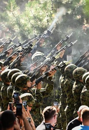 EU condemns glorification at Mladic funeral in Serbia