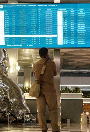 Flights resume gradually in Indonesia after volcanic eruption
