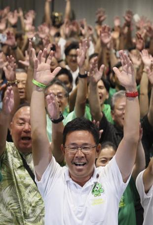 Japans Okinawa ousts anti-US base governor