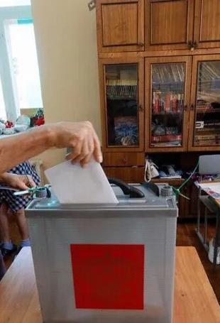 Putin’s party set to retain majority as Russians vote
