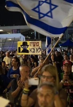 Israelis protest amid Netanyahu’s reported UAE visit