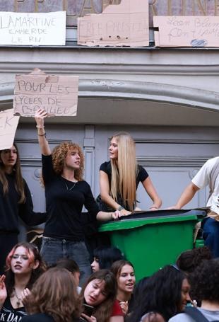 Protesting French teens, police clash