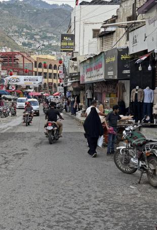 Tensions rise as Yemen army launches broad strikes against Houthis