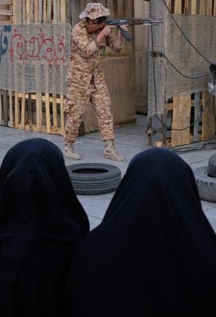 Iranian volunteers receive weapons training amid war fears