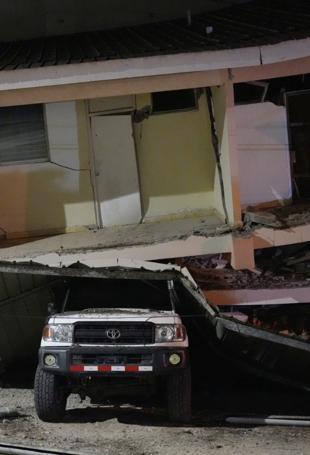 Powerful 7.7 quake hits Panama, damages buildings