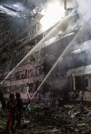 Heavy Russian strikes on Ukraine kill 6, cut power in Kiev
