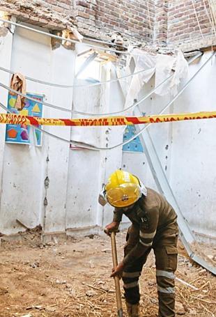 School roof collapse kills teacher, 27 children in Pakistan