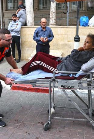 Israeli settlers attack European diplomats, US journalist