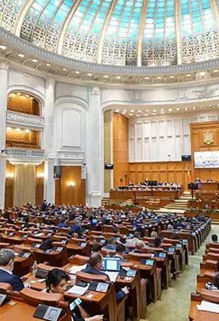Romanian parliament approves pro-EU govt after months of deadlock