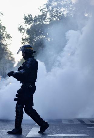 France to deploy more police for new protests