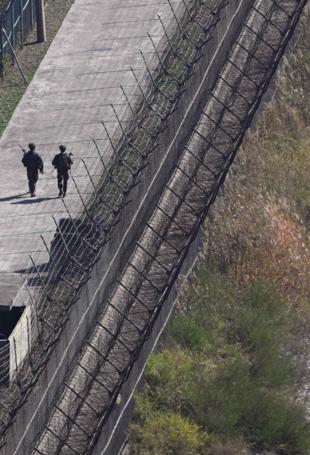 South Korea proposes holding border talks with North