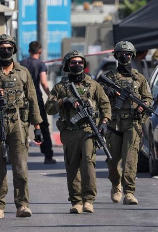Netanyahu orders West Bank closure ahead of election