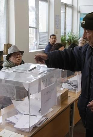 Bulgaria votes for president after Black Sea attacks