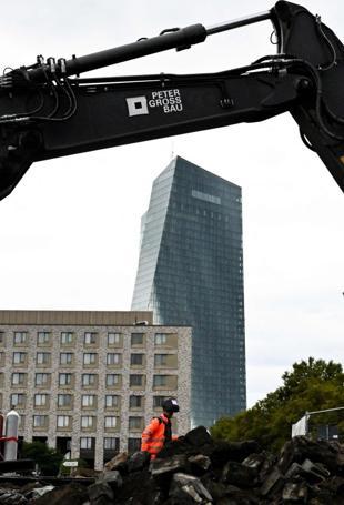 Frances debt woes in focus as ECB meets
