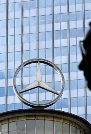 Mercedes cuts profit outlook as China sales fall