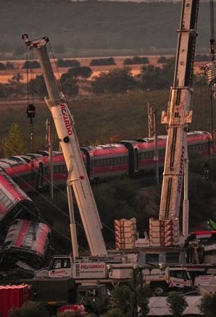Spanish PM pledges to establish cause of deadly train crash