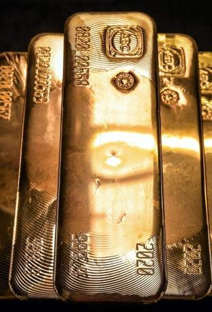 Rising oil prices and inflation weigh on gold