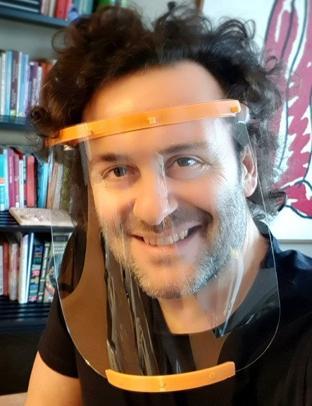 Caricaturist joins efforts to produce face masks