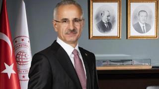 Ulaştırma ve Altyapı Bakanı Abdulkadir Uraloğlu, 9. İpek Yolu Uluslararası Fuarı nda Türkiye nin küresel lojistik, ulaşım ve ticaret alanındaki stratejik rolünü anlatacak.  Bakan Uraloğlu, Çin de yarın başlayıp 25 Mayıs a kadar devam edecek fuar kapsamında üst düzey temaslarda bulunacak