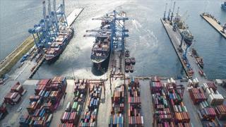 Genel Ticaret Sistemi ne (GTS) göre ihracat, mayısta geçen yılın aynı ayına göre yüzde 2,7 artışla 24 milyar 834 milyon dolara, ithalat yüzde 2,1 yükselişle 31 milyar 304 milyon dolara çıktı.