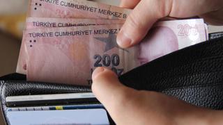 Bankacılık sektörünün toplam mevduatı, 5 Haziran ile biten haftada önceki haftaya göre 104 milyar 403 milyon 751 bin lira azalarak 23 trilyon 45 milyar 999 milyon 47 bin liraya geriledi.