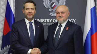 Enerji ve Tabii Kaynaklar Bakanı Alparslan Bayraktar, Rusya Enerji Bakanı Sergey Tsivilev ile Türkiye ve Rusya arasındaki mevcut enerji projeleri ve geleceğe yönelik yeni işbirliği imkanlarını değerlendirdiklerini bildirdi.


