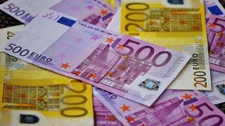 Avrupa Birliği (AB) üyesi ülkelerin maliye bakanları, Bulgaristan ın 1 Ocak 2026 da Euro para birimine geçmesine destek verdi.