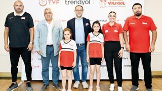 Türkiye Voleybol Federasyonu’nun 2013’ten bu yana yürüttüğü Fabrika Voleybol projesi kapsamında Doğu ve Güneydoğu’da açılan ücretsiz voleybol okullarına yüzlerce başvuru var. Son dönemde Trendyol tarafından desteklenen projenin öne çıkan illeri ise Hakkâri ve Şırnak. Antrenörler büyük bir değişim rüzgârı yakaladıklarını belirtirken hedef milli takıma oyuncu vermek.