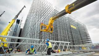 Engineering News Record (ENR) dergisinin yayımladığı “Dünyanın En Büyük 250 Uluslararası Müteahhitlik Firması Listesi”nde 45 Türk firması yer aldı. Türkiye, firma sayısında uzun yıllardır olduğu gibi yine Çin’in ardından ikinci oldu. Listenin en ilk sırasında 76 firmayla Çin bulunurken Türkiye’yi ise 42 şirketle ABD izledi.