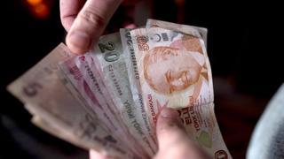 Türkiye Cumhuriyet Merkez Bankası (TCMB), bugünden itibaren gerçek kişiler için Kur Korumalı Mevduat (KKM) hesaplarında yenileme ve açılış işlemleri yapılmayacağını duyurdu.