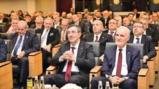 
İŞ dünyasının 2026 yılına ilişkin beklentilerini Cumhurbaşkanı Yardımcısı Cevdet Yılmaz’a aktaran İstanbul Ticaret Odası (İTO) Başkanı Şekib Avdagiç, finansmana erişim konusunun, en kritik gündem maddeleri olduğunu vurguladı.