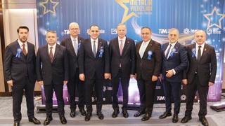 İstanbul Demir ve Demir Dışı Metaller İhracatçıları Birliği’nin (İDDMİB) her yıl en yüksek ihracatı gerçekleştiren firmaları görünür kıldığı ‘İhracatın Metalik Yıldızları Ödül Töreni’nde sektörün yeni hedefleri belirlendi. 25 mategoride 77 firmanın ödül aldığı gece, sektörün önde gelen iş insanları ve bürokratların katılımıyla gerçekleşti. 