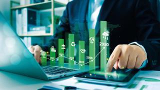 Sürdürülebilirliğin KOBİ’ler için tercih değil; ihracat, rekabet gücü ve kurumsal dayanıklılık açısından bir zorunluluk olduğunu söyleyen Orhan Atacan, “En kritik sorun ne teknik bilgi ne de finansman. En büyük eksiklik strateji ve önceliklendirme” dedi ve işletmelere ışık tutacak yol haritasını anlattı.