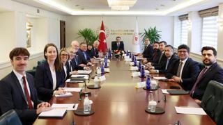 Enerji ve Tabii Kaynaklar Bakanı Alparslan Bayraktar, Kanada merkezli nükleer enerji şirketi AtkinsRealis in üst düzey yöneticileriyle nükleer enerji programı kapsamında hayata geçirilmesi planlanan projelere ilişkin işbirliğini görüştüklerini bildirdi.