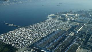 Türkiye otomotiv endüstrisi, mart ayında 3 milyar 293 milyon dolarlık ihracata imza attı. Mart ayında sektörün en büyük pazarı olan Almanya ya ihracat yüzde 6 azalışla 525 milyon dolar olarak kayıtlara geçti.​​​​​​​ Fransa, yüzde 1 düşüş ve 456 milyon dolarlık ihracat rakamıyla ikinci büyük pazar olurken İtalya ya ise geçen ay yüzde 8 artışla 306 milyon dolarlık ihracat yapıldı.