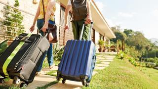 TİCARET Bakanlığı, tatil için paket turları tercih edecek tüketicileri, sözleşmelerden kaynaklı mağduriyet yaşamamaları için dikkat etmeleri gereken hususlar konusunda uyardı. 