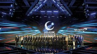 Türk Telekom CEO’su Ebubekir Şahin, “Son 20 yılda Türkiye’nin iletişim altyapısına 23 milyar doların üzerinde yatırım yaptık. İmtiyaz hakkımızın yenilenmesi ile önümüzdeki 25 yıl boyunca Türkiye ekonomisine yine 20 milyar dolar doğrudan katkı sağlayacağız” dedi.