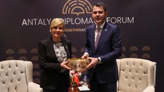 Çevre, Şehircilik ve İklim Değişikliği Bakanı Murat Kurum, Antalya Diplomasi Forumu kapsamında Hırvatistan eski Cumhurbaşkanı Kolinda Grabar Kitaroviç ile görüşerek COP31 süreci ve küresel iklim hedefleri doğrultusunda iş birliği imkanlarını değerlendirdi.