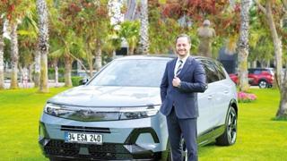 OPEL Marka Direktörü Yiğit Yantaç, Türkiye pazarının marka açısından artan önemine dikkat çekerek Türkiye’den gelen geri bildirimlerin global karar süreçlerinde daha fazla yer bulduğunu söyledi. Yantaç, “Türkiye artık Opel markasına yön veren ülkelerden biri hâline geldi” diye konuştu.