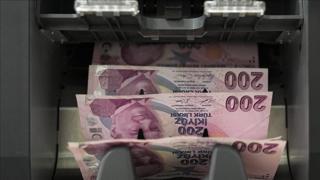 Türkiye nin merkezi yönetim bütçe gelirleri, nisanda 1 trilyon 186 milyar 164 milyon lira, giderleri 1 trilyon 524 milyar 891 milyon lira olarak hesaplandı.