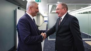 Ticaret Bakanı Ömer Bolat, Avrupa Parlamentosu nun (AP) Avrupa Birliği nin (AB) yeni sanayi düzenlemelerine ilişkin tutumunu belirlerken Türkiye nin AB ile ticari entegrasyonunun stratejik önemini yansıtan bir yaklaşım benimsemesi gerektiğini bildirdi.