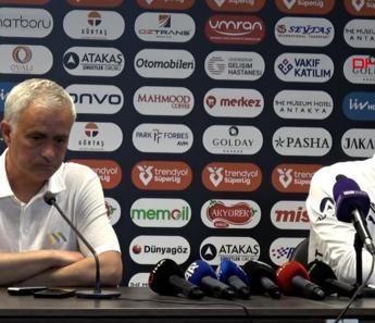 Jose Mourinho 4-2'lik yenilgi sonrası geleceği hakkında konuştu: 'Başkanımız bana güveniyor'
