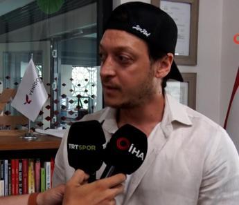 Mesut Özil'den, Leroy Sane açıklaması: Telefonda konuştuk ama Galatasaray'a yönlendirmedim