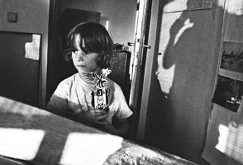 Photographer discovers journey of an old family