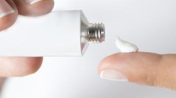 Oruçluyken merhem, ilaçlı bant ve serum sürülür mü Cilde merhem sürmek, yüze maske yapmak orucu bozar mı