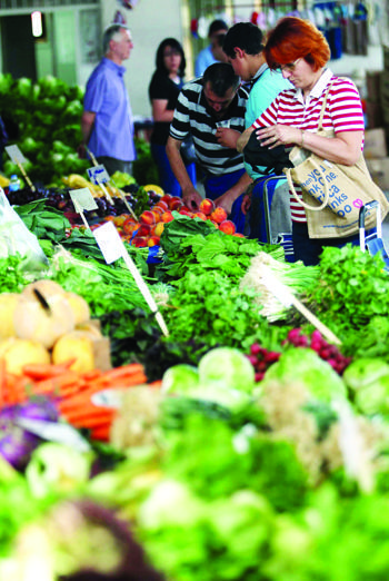 Muslims stock up for Ramadan