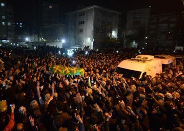 Crowds gather in Diyarbakır for funeral of three Kurdish women
