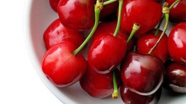 Bundan sonra kimse kirazın saplarını atamayacak Taş ve kum oluşumunu engellemeye yardımcı oluyor